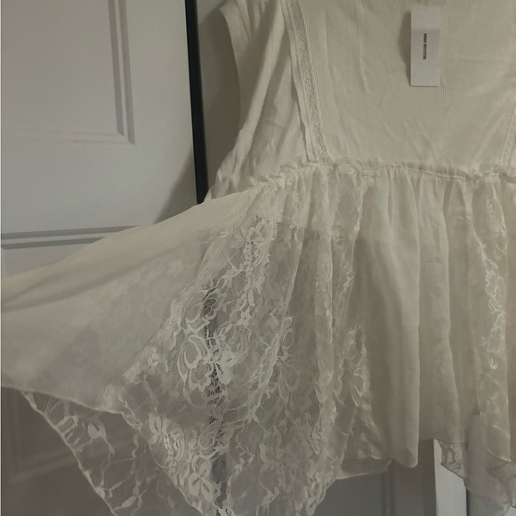 Ivry Lace Top - Picture 2 of 5